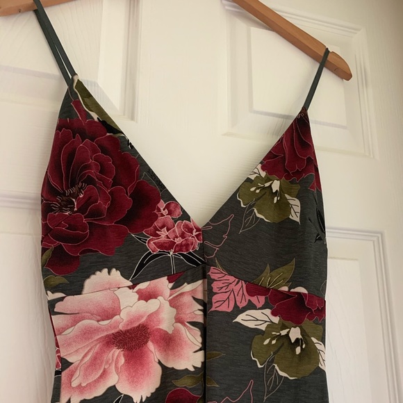 Fashion Nova Asymmetrical floral dress - Picture 3 of 7